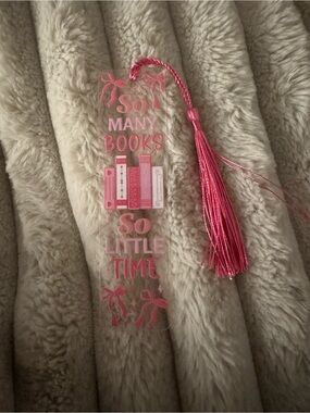 Pink Acrylic Bookmark with Tassel - "So Many Books So Little Time"